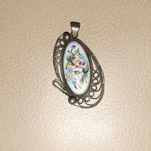Small Vintage Filligree Flower Pendant